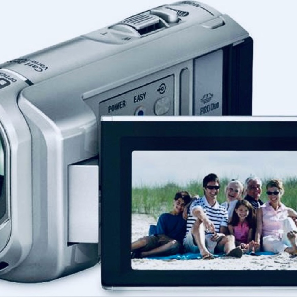 Sony DCR-SX40 Handycam
4GB Internal Flash Memory/Memory Stick Camcorder-Silver